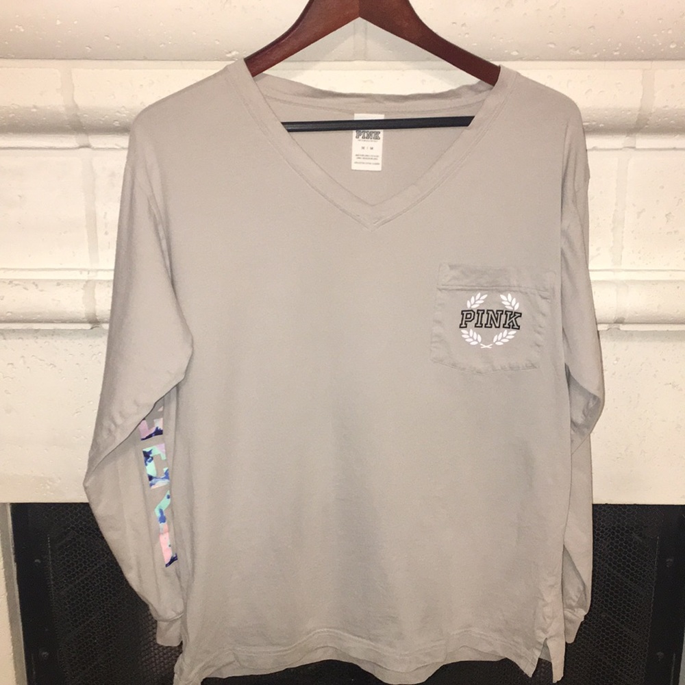 0121 Pink Victoria Secrets T-shirt size medium💕